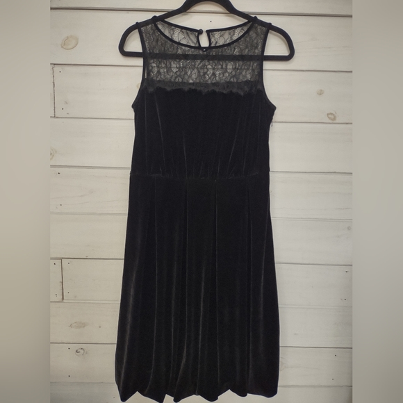 Megan Brown sleeveless black velour dress - Picture 1 of 6
